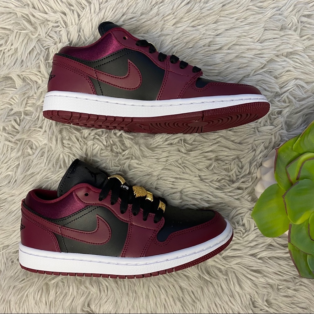 Nike Air Jordan 1 AJ1 Low SE - Picture 9 of 14